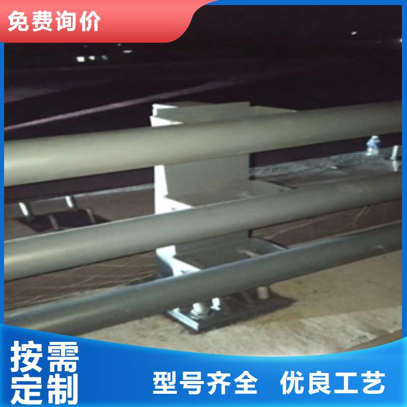 瞧！河道防撞护栏安装