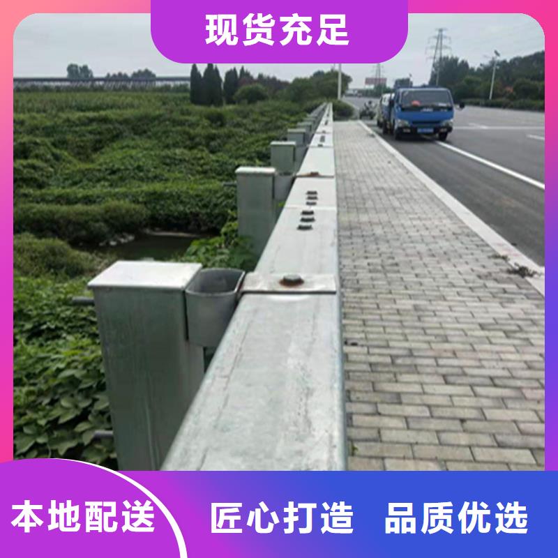 钢板桥梁防撞护栏线条流畅