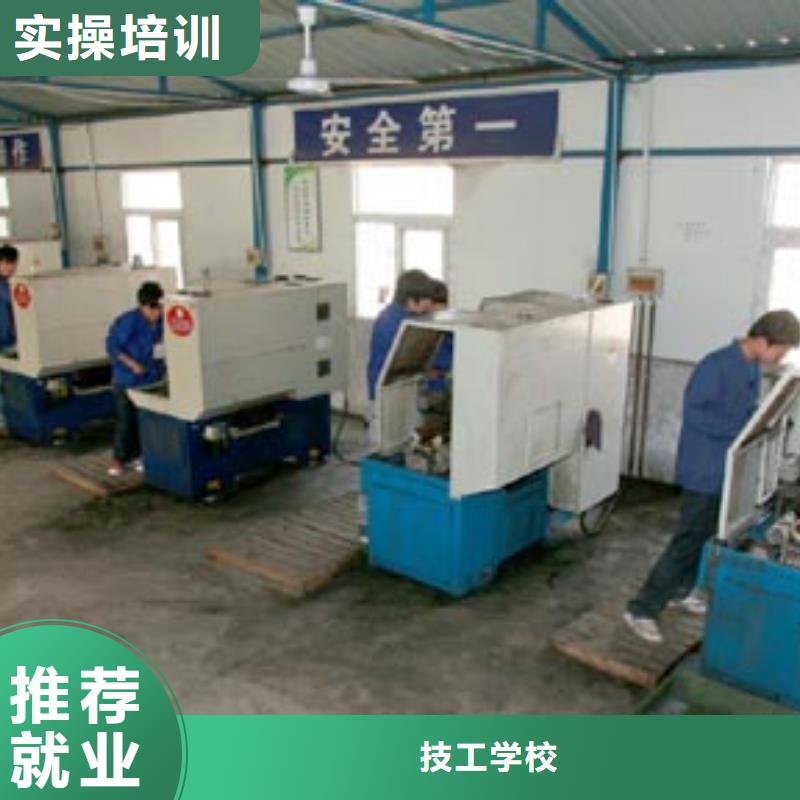 数控培训虎振技工学校实操教学