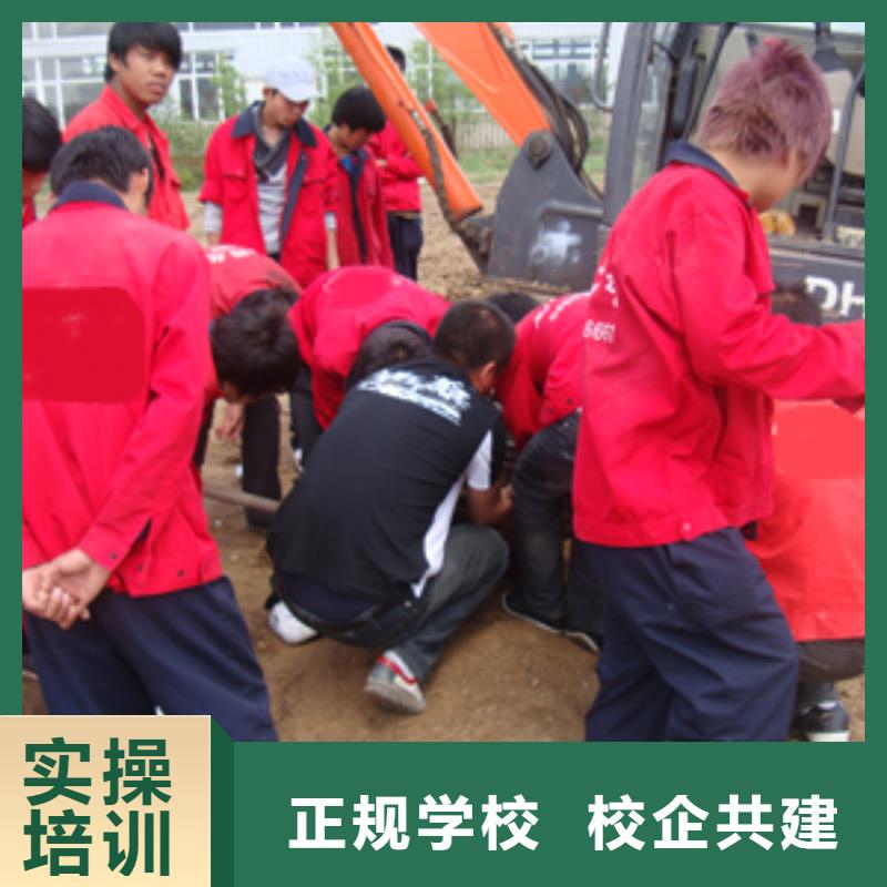 挖掘机培训虎振学校师资力量强