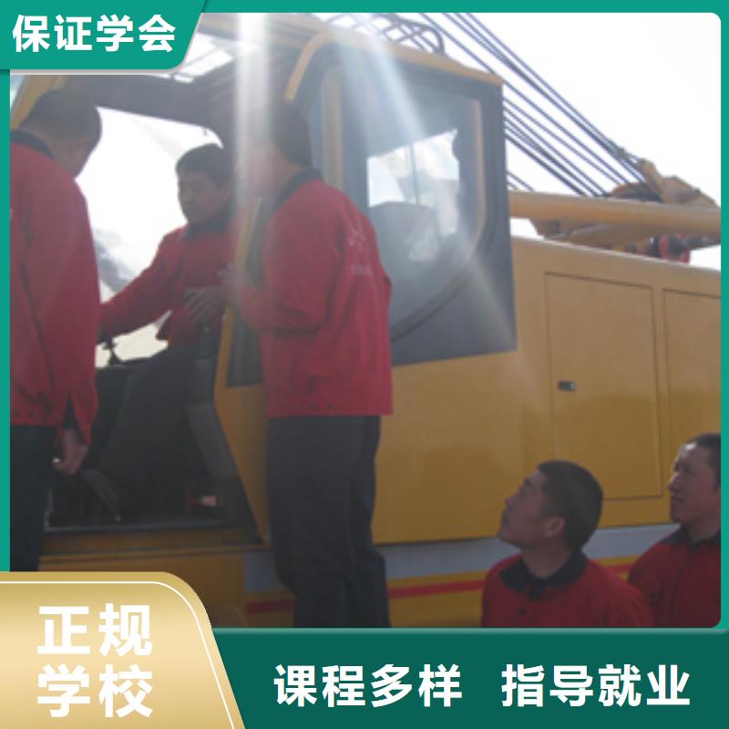 挖掘机培训,虎振招生电话报名优惠