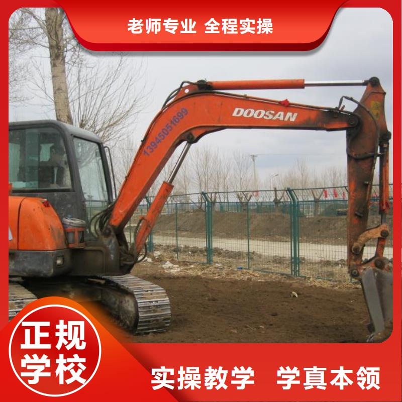 挖掘机培训,虎振学校实操教学