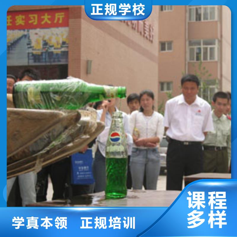 【挖掘机培训虎振挖掘机学校手把手教学】