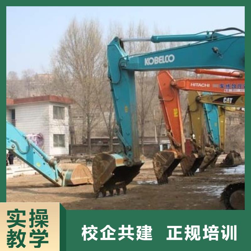 挖掘机培训【虎振学校地址】全程实操
