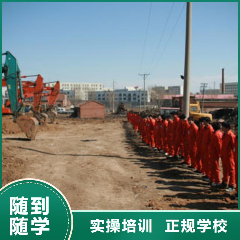 挖掘机培训虎振技工学校招生电话保证学会