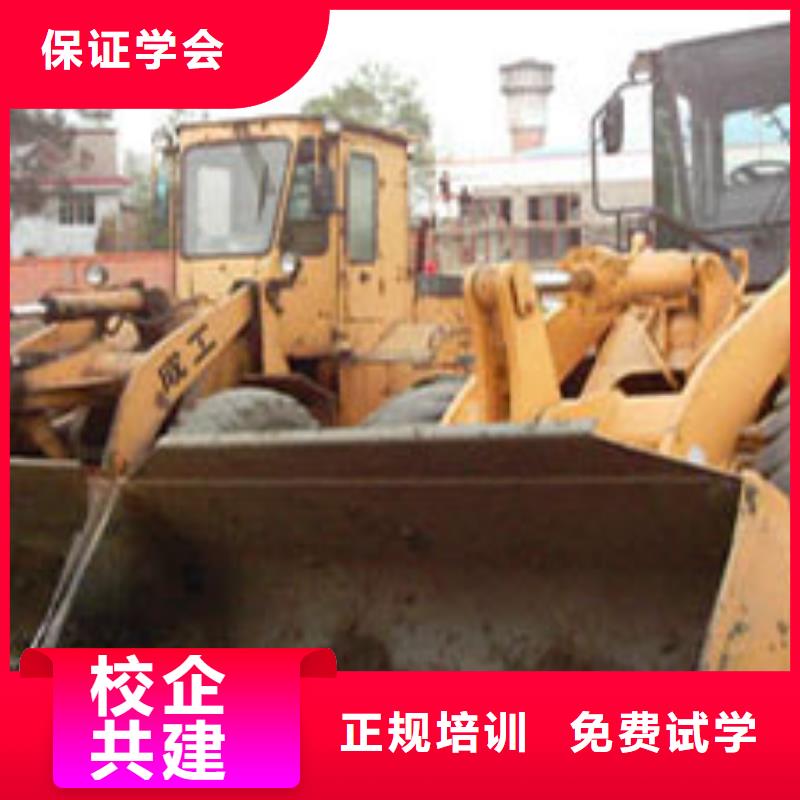 【塔吊装载机汽修学校就业不担心】