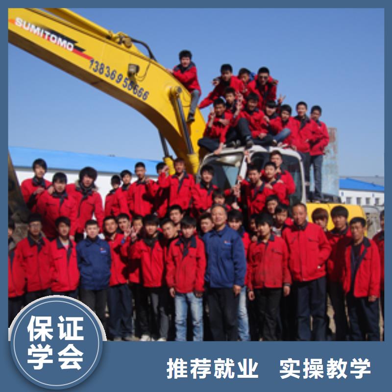 挖掘机操作【虎振学校】就业前景好
