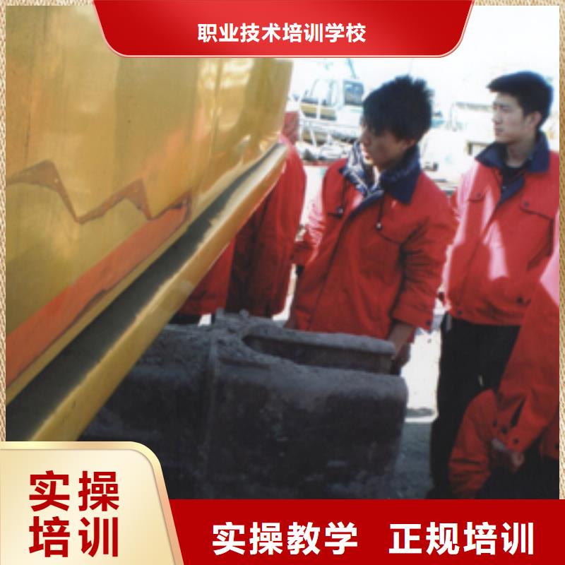 挖掘机操作虎振技校高薪就业