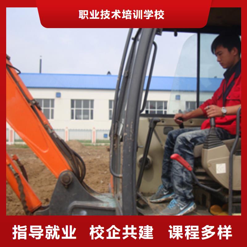 挖掘机操作虎振技校高薪就业