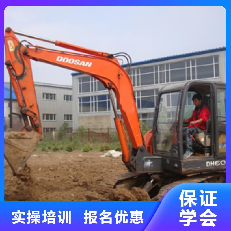 挖掘机操作【虎振学校】就业前景好