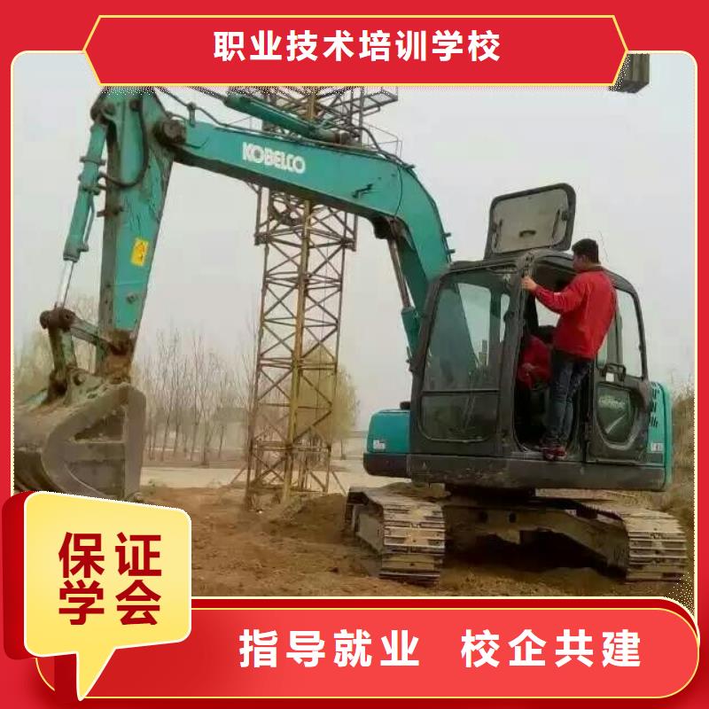 挖掘机操作【虎振学校】就业前景好