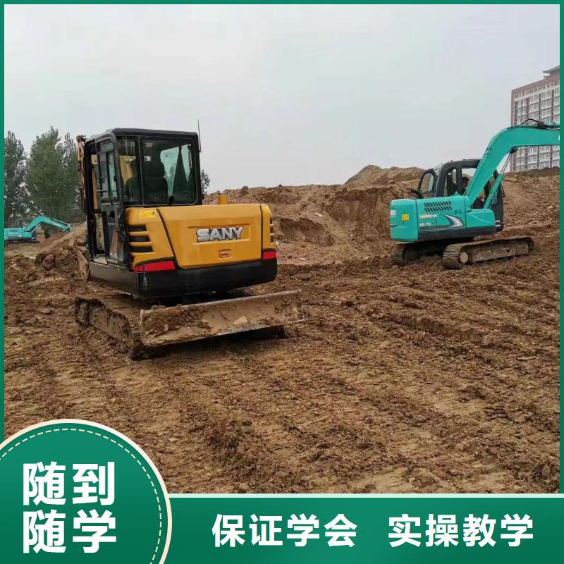 挖掘机操作保定虎振技工学校报名优惠