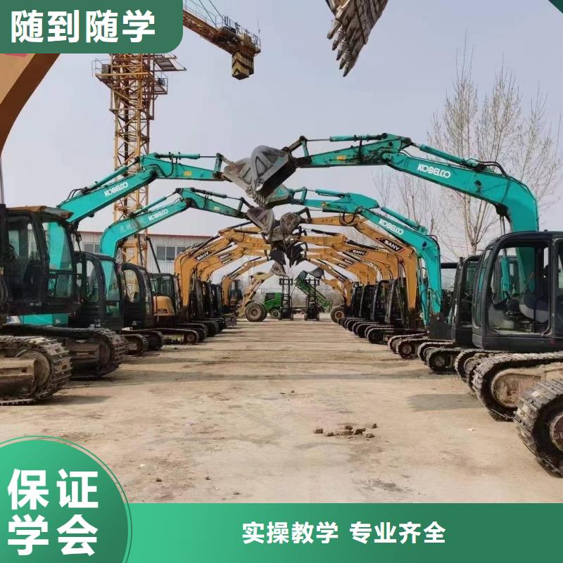 挖掘机操作【虎振学校】就业前景好