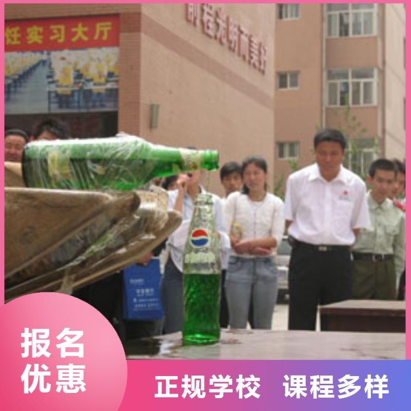 挖掘机操作保定虎振技工学校报名优惠