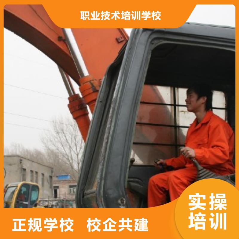 挖掘机操作虎振技校高薪就业