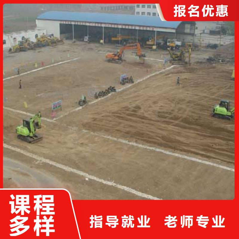 挖掘机操作-保定虎振技工学校学真技术