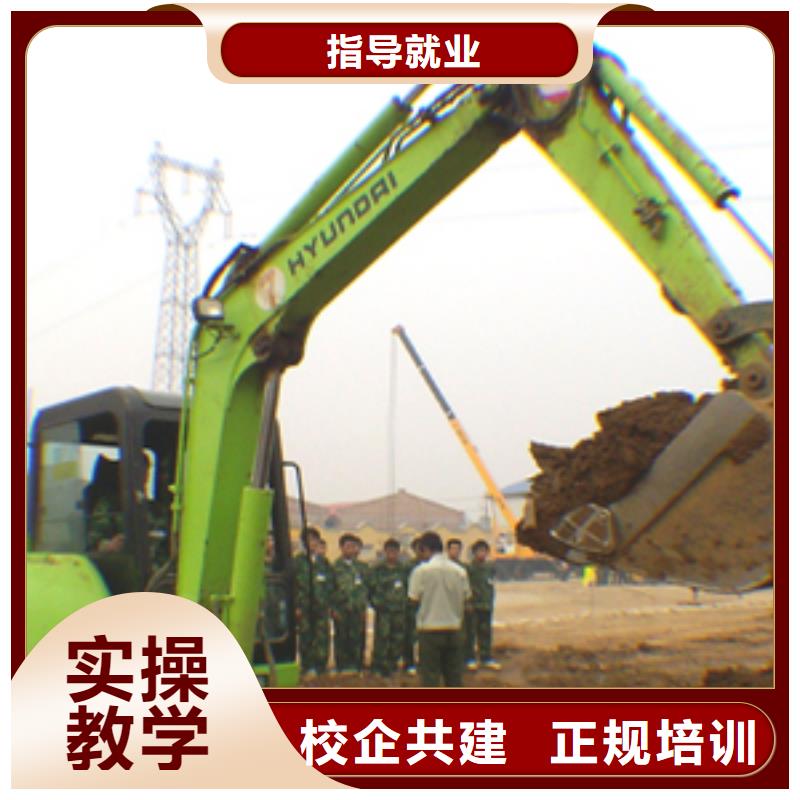 挖掘机操作技工学校学真技术