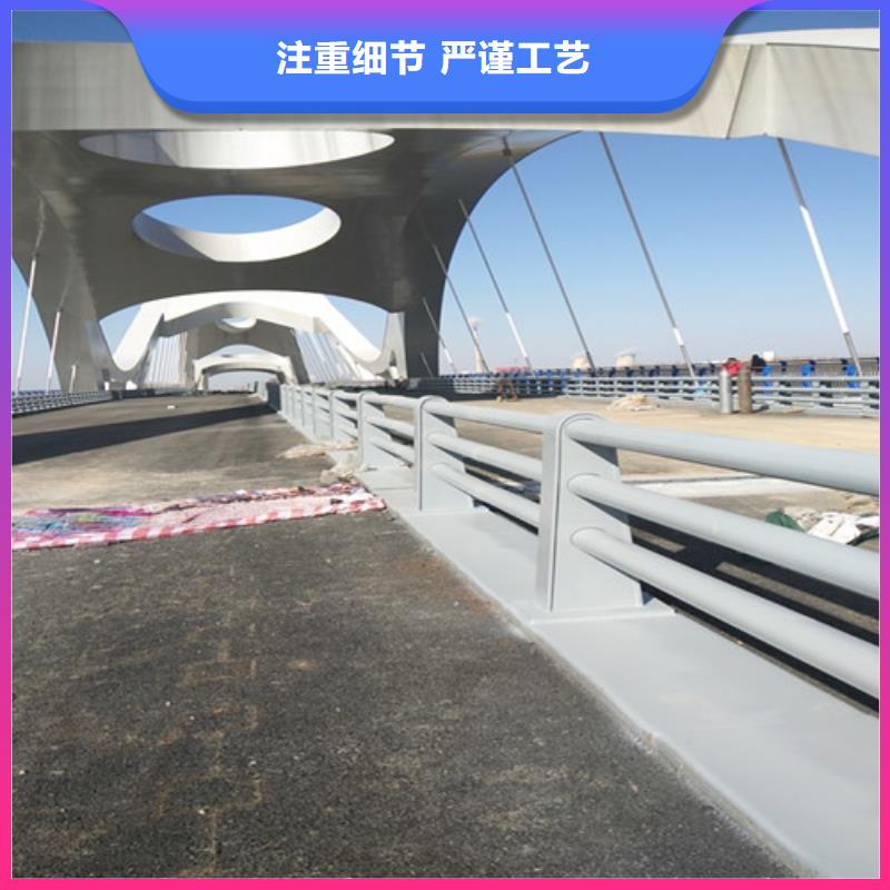 防撞护栏不锈钢护栏厂家拥有先进的设备