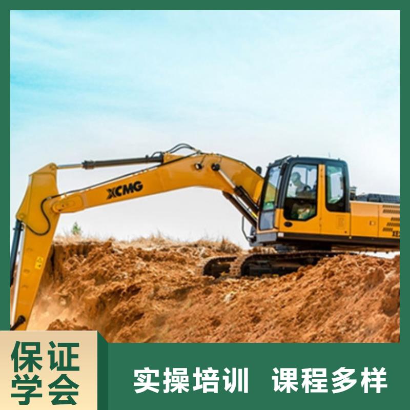 挖掘机培训_汽车钣金喷漆培训全程实操