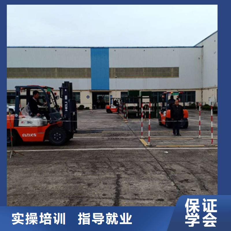 学挖掘机铙机的费用多少|虎振挖掘机驾驶学校
