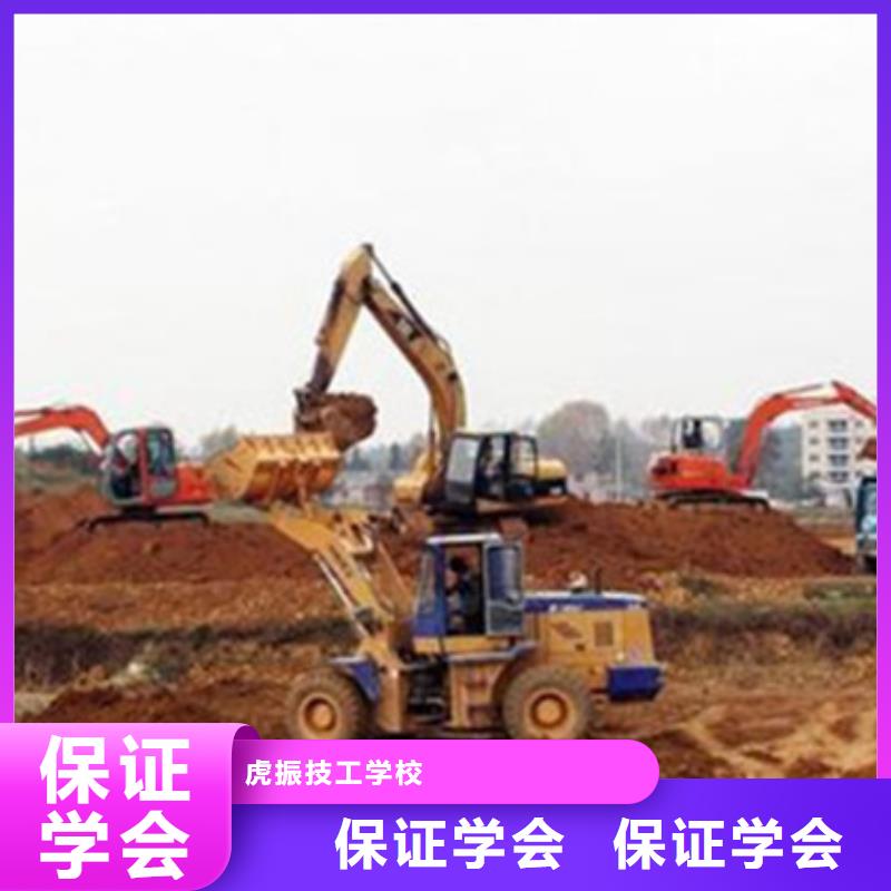 挖掘机培训_汽车钣金喷漆培训全程实操
