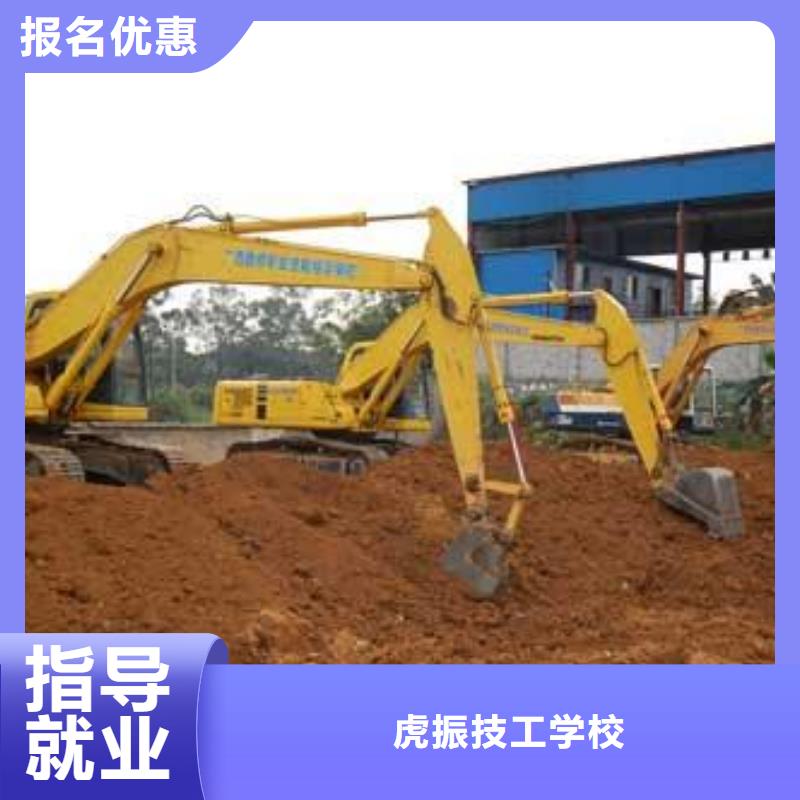 挖掘机培训技校地址在哪车辆多场地大