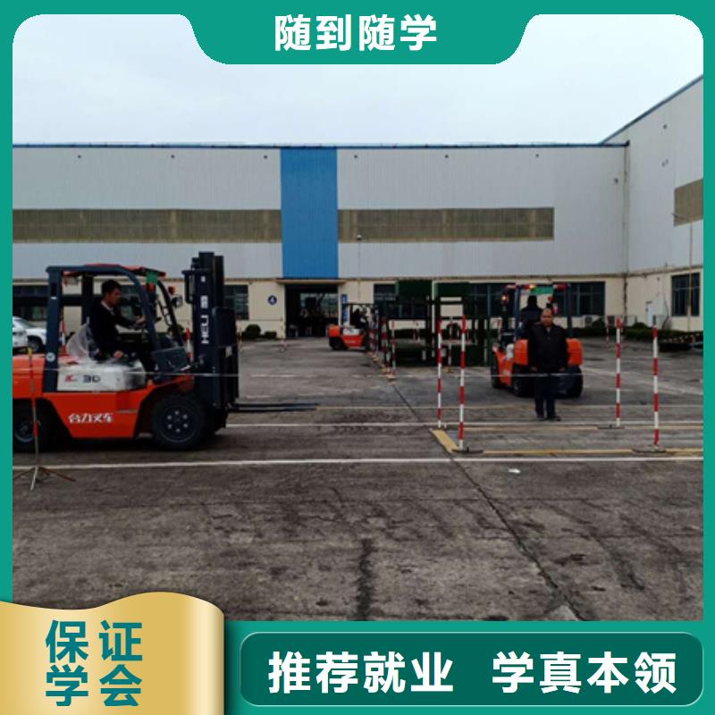 【塔吊叉车培训中西糕点烘焙培训学真本领】
