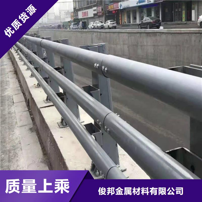 护栏中央分隔栏细节之处更加用心