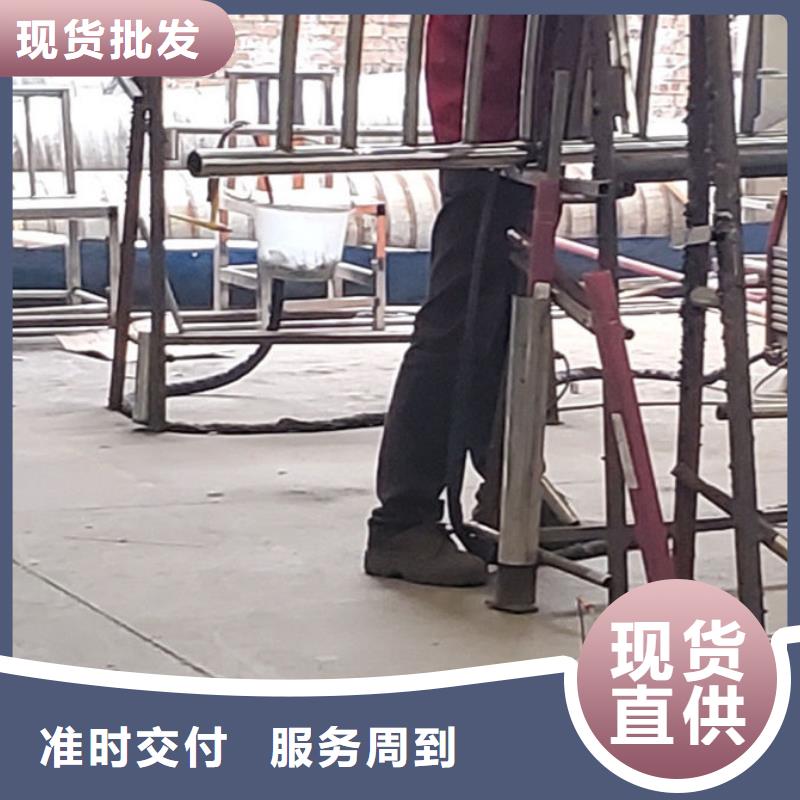 河道栏杆线条优美