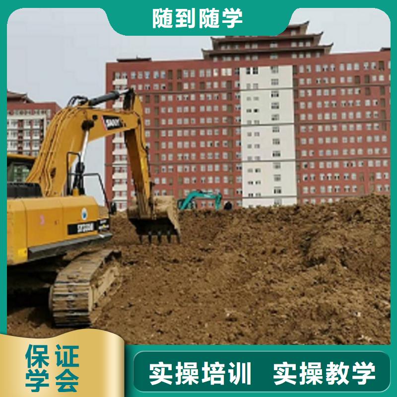 挖掘机学校汽修班专业齐全