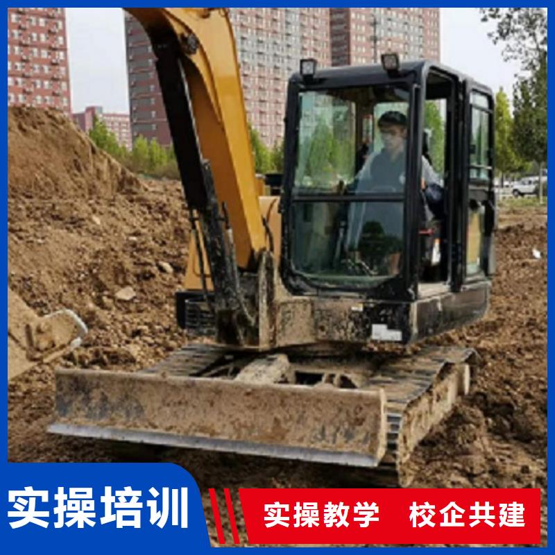 【挖掘机学校】学厨师多少钱一年学真技术