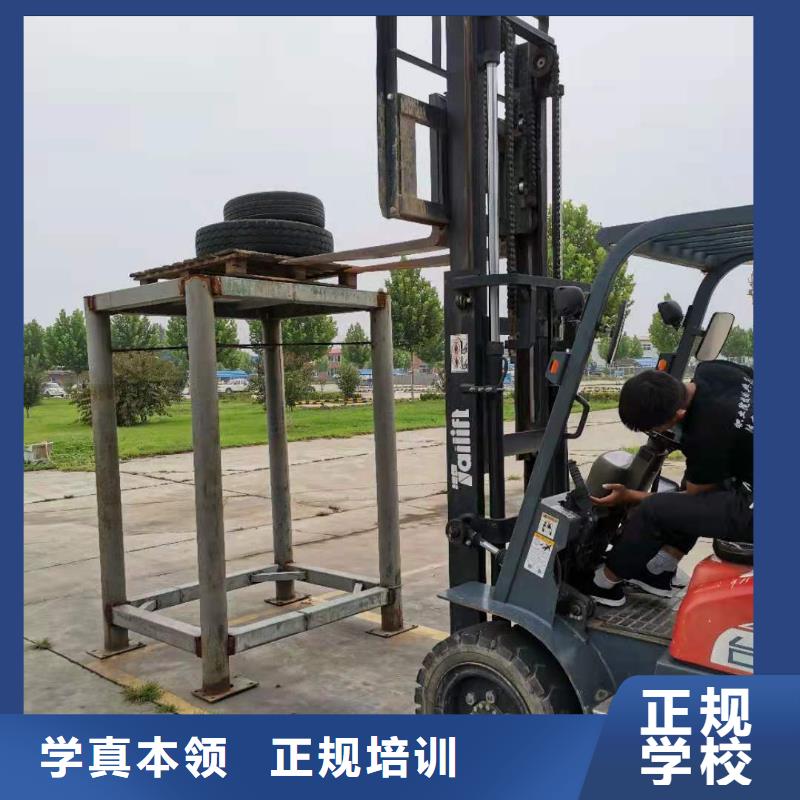 挖掘机培训学校_计算机专业就业快