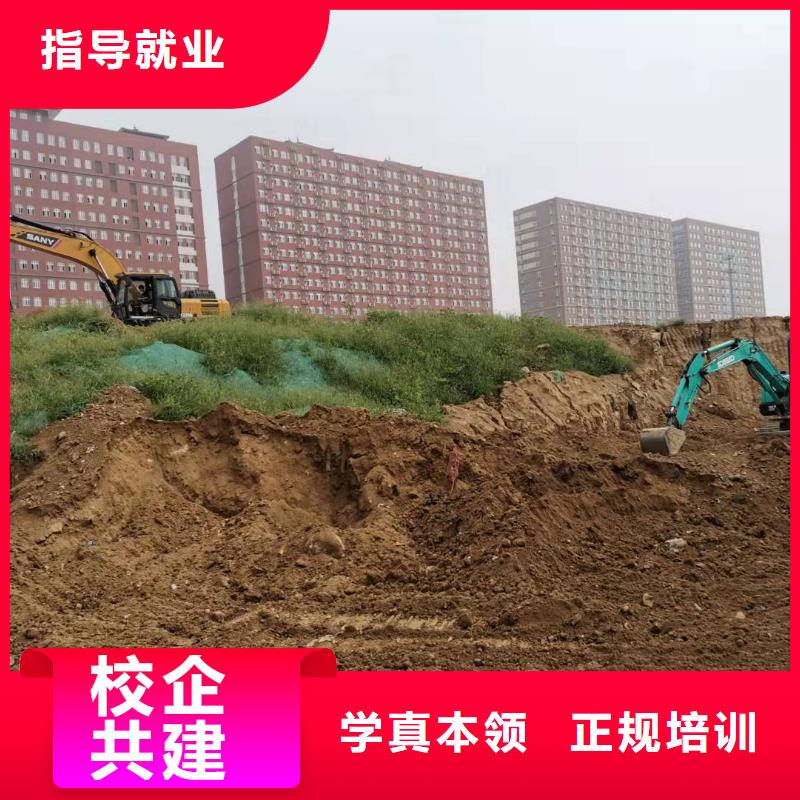 挖掘机技校_虎振厨师学校就业快