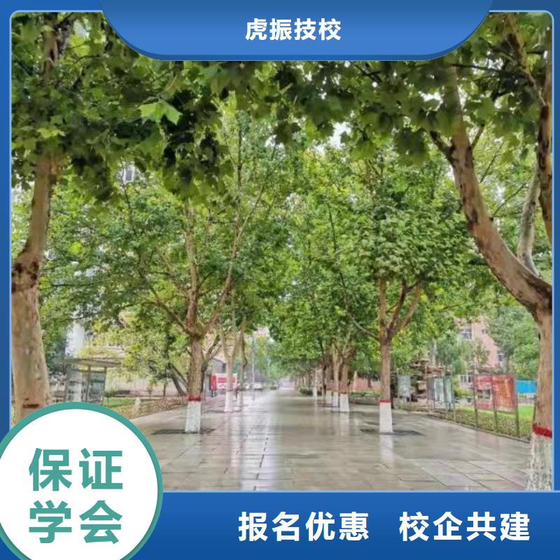 挖掘机技校_新能源汽修学校哪家好就业不担心