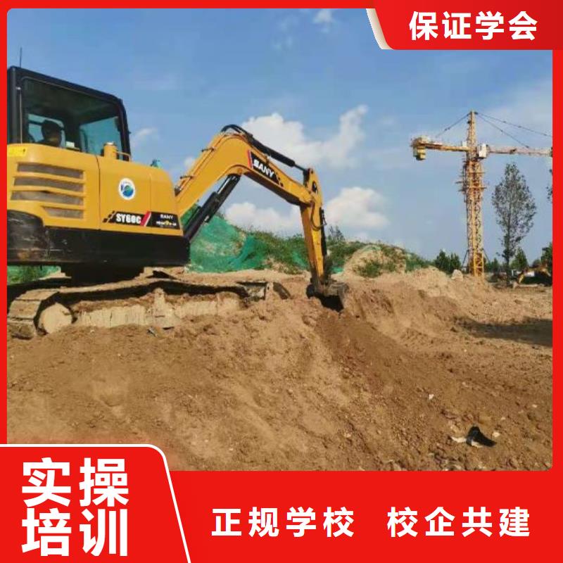 钩机培训学校,挖掘机教学就业前景好
