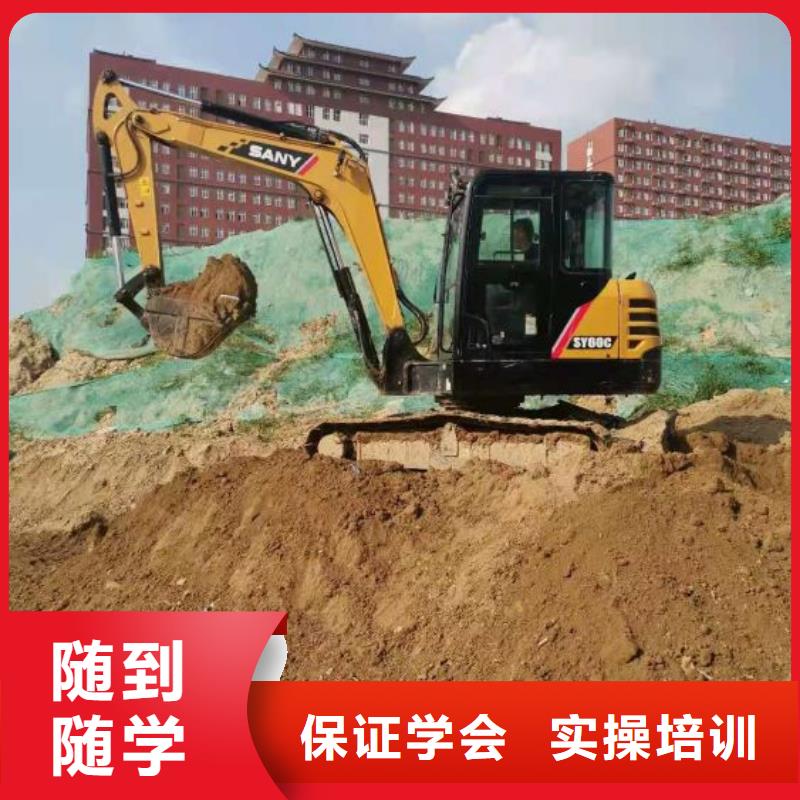 【钩机培训学校】哪里能学修电动汽车就业前景好