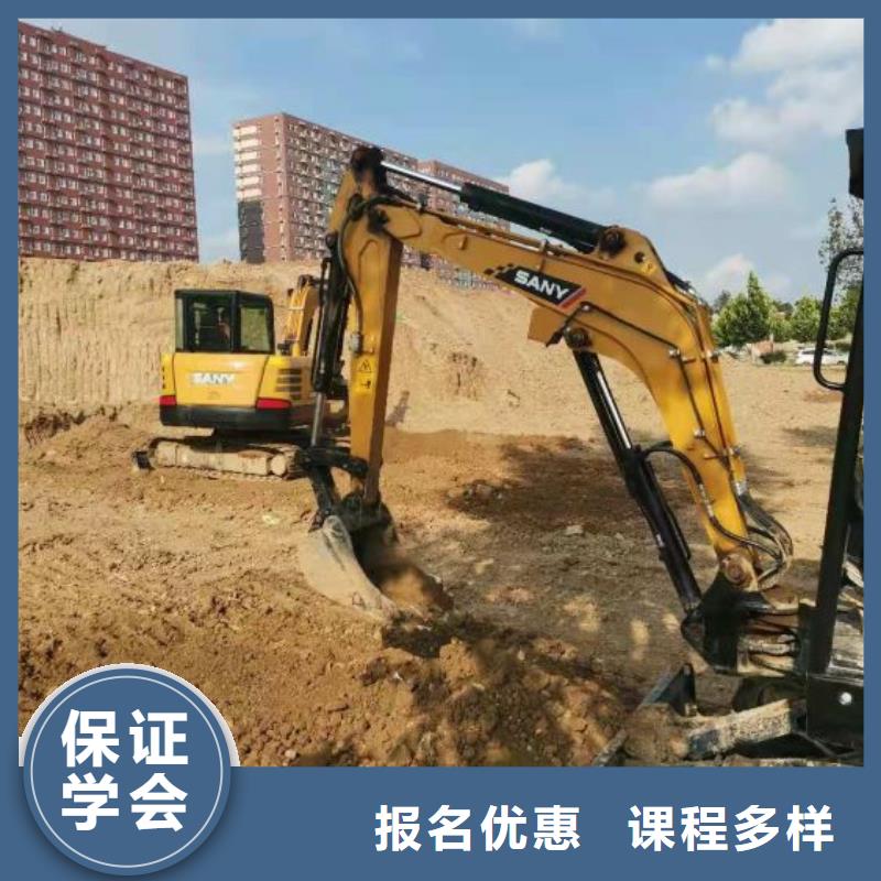 钩机培训学校学挖掘机钩机学费多少钱就业不担心
