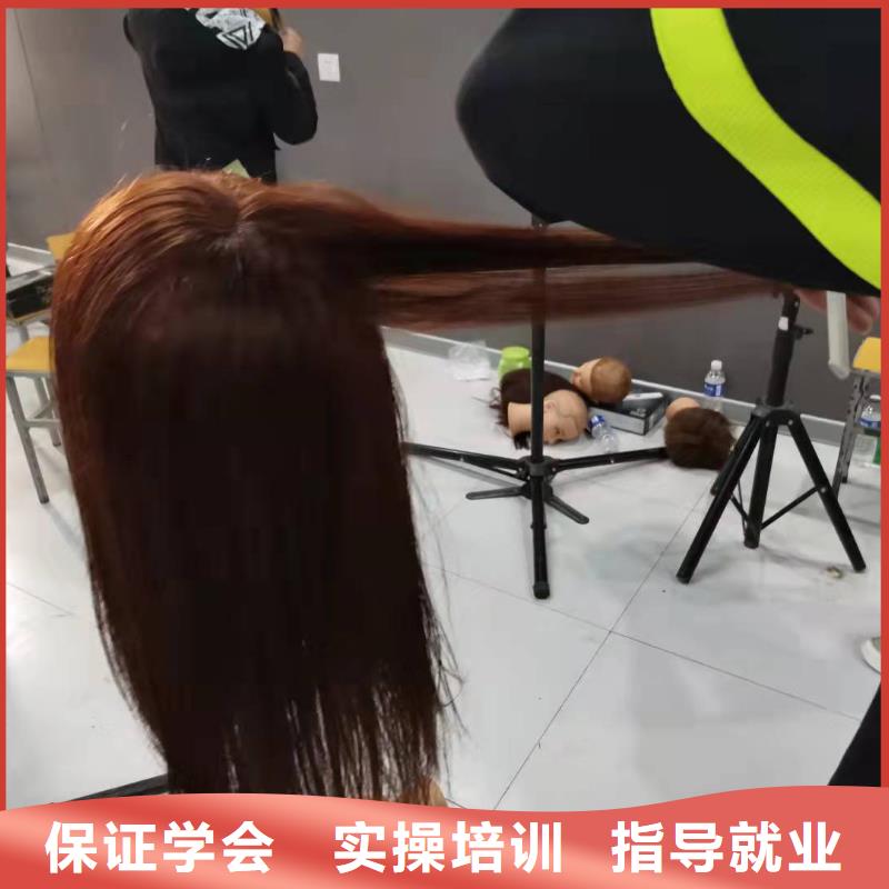美发培训学校哪个学校能学厨师烹饪理论+实操