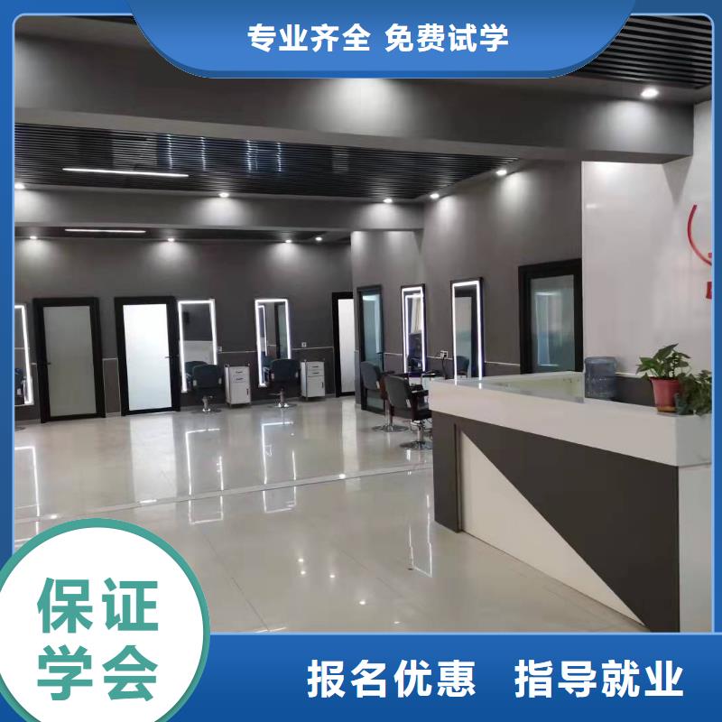 美发培训学校哪个学校能学厨师烹饪理论+实操