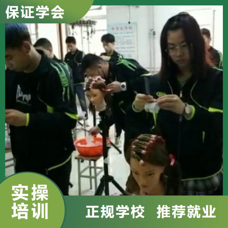 美发培训学校哪个学校能学厨师烹饪理论+实操