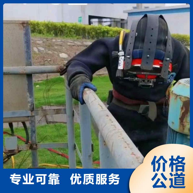 潜水员服务水下清淤
