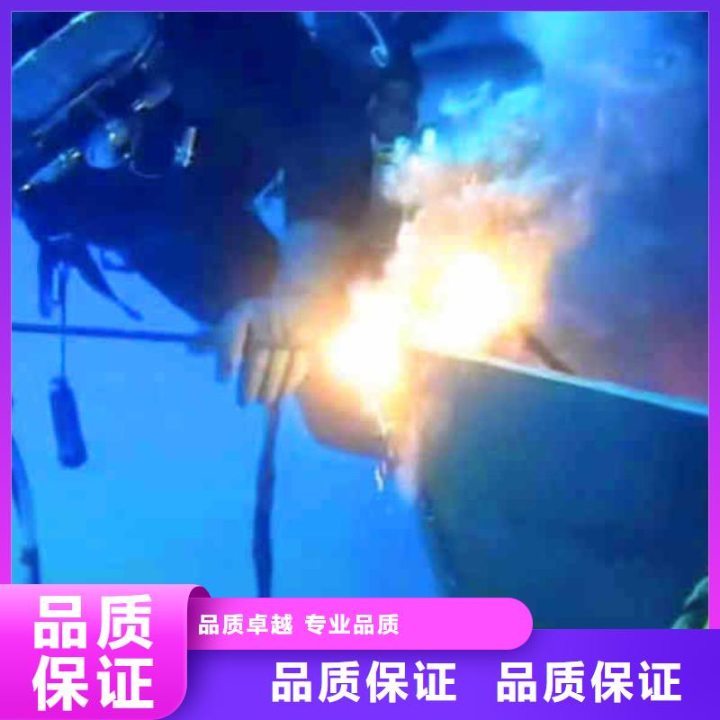 潜水员服务水下清淤