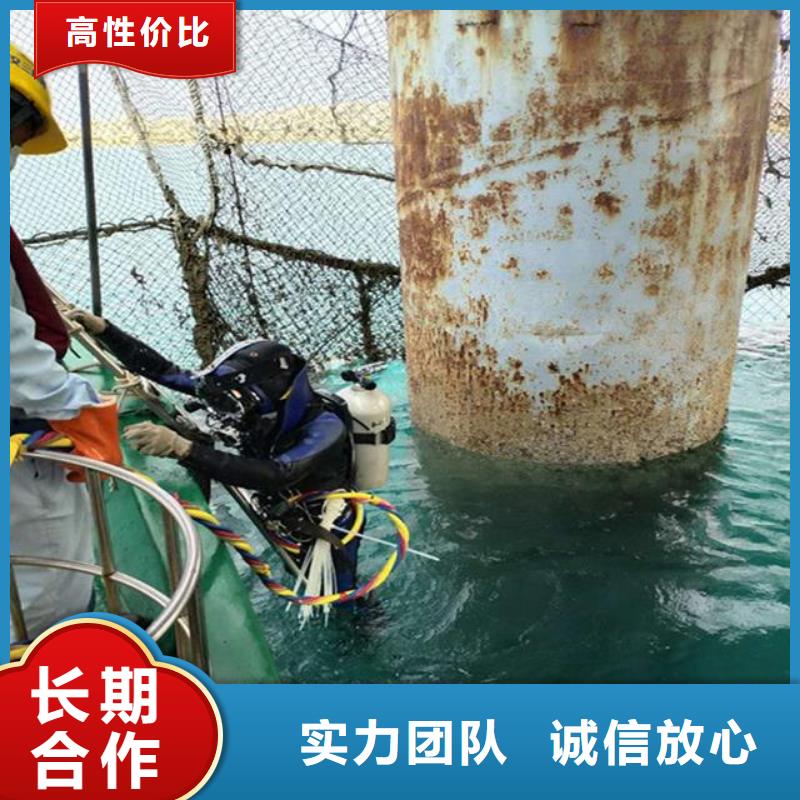 潜水员水下探摸队