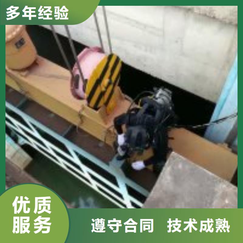 潜水员水下探摸队