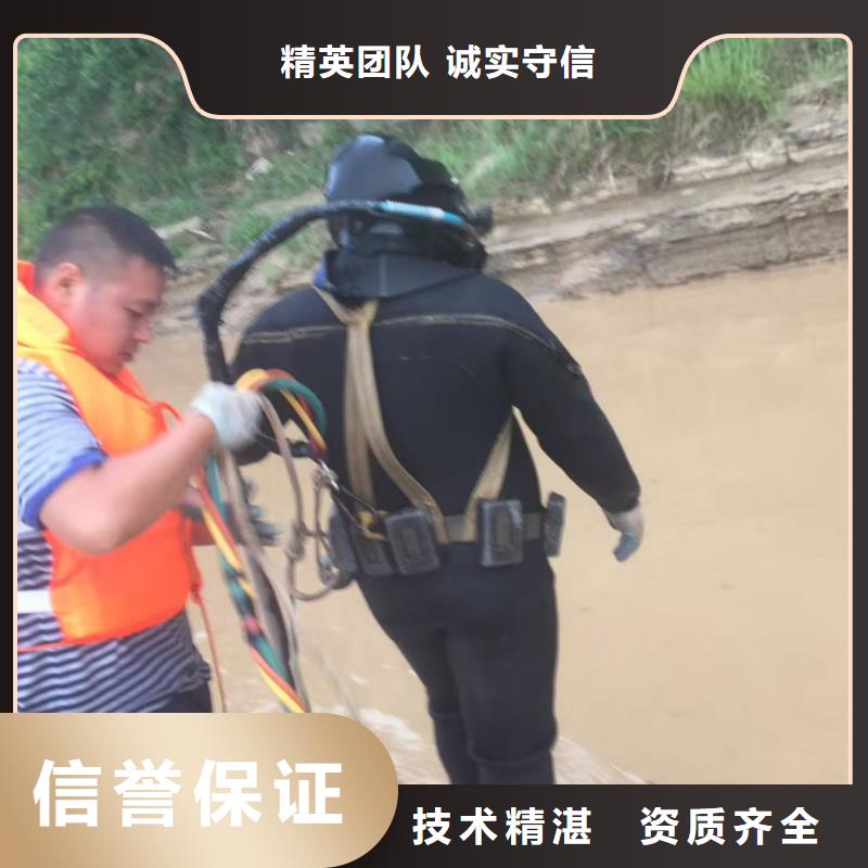 潜水作业队伍<水下拆桩打桩>不畏艰难