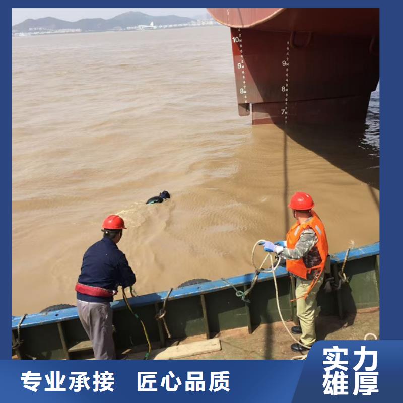 当地蛙人施工队笑对明天