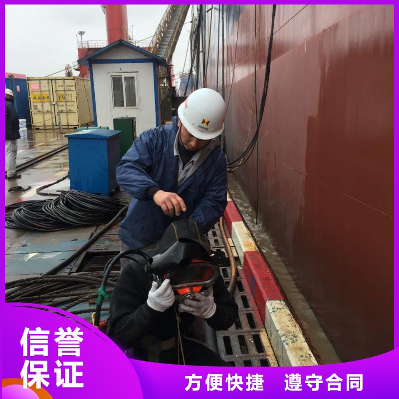 潜水员作业队伍<水下探摸检测>相信自己