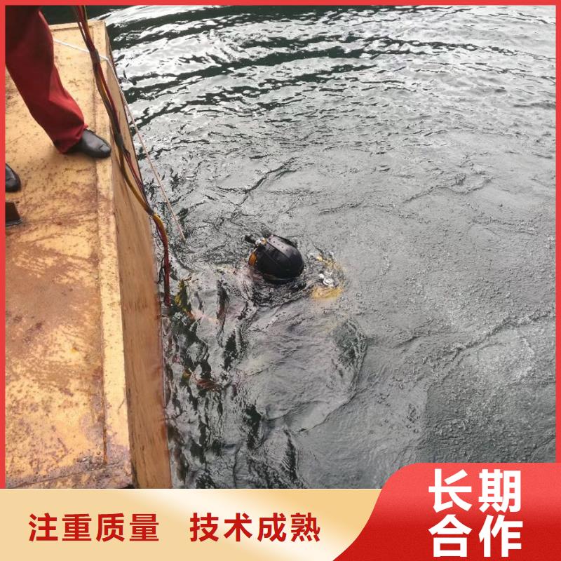 水下打捞队伍不管各种恶劣天气